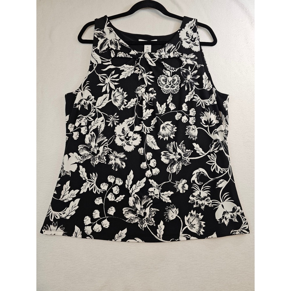 White House Black Market SL Keyhole Cutout Top Black White Floral XL